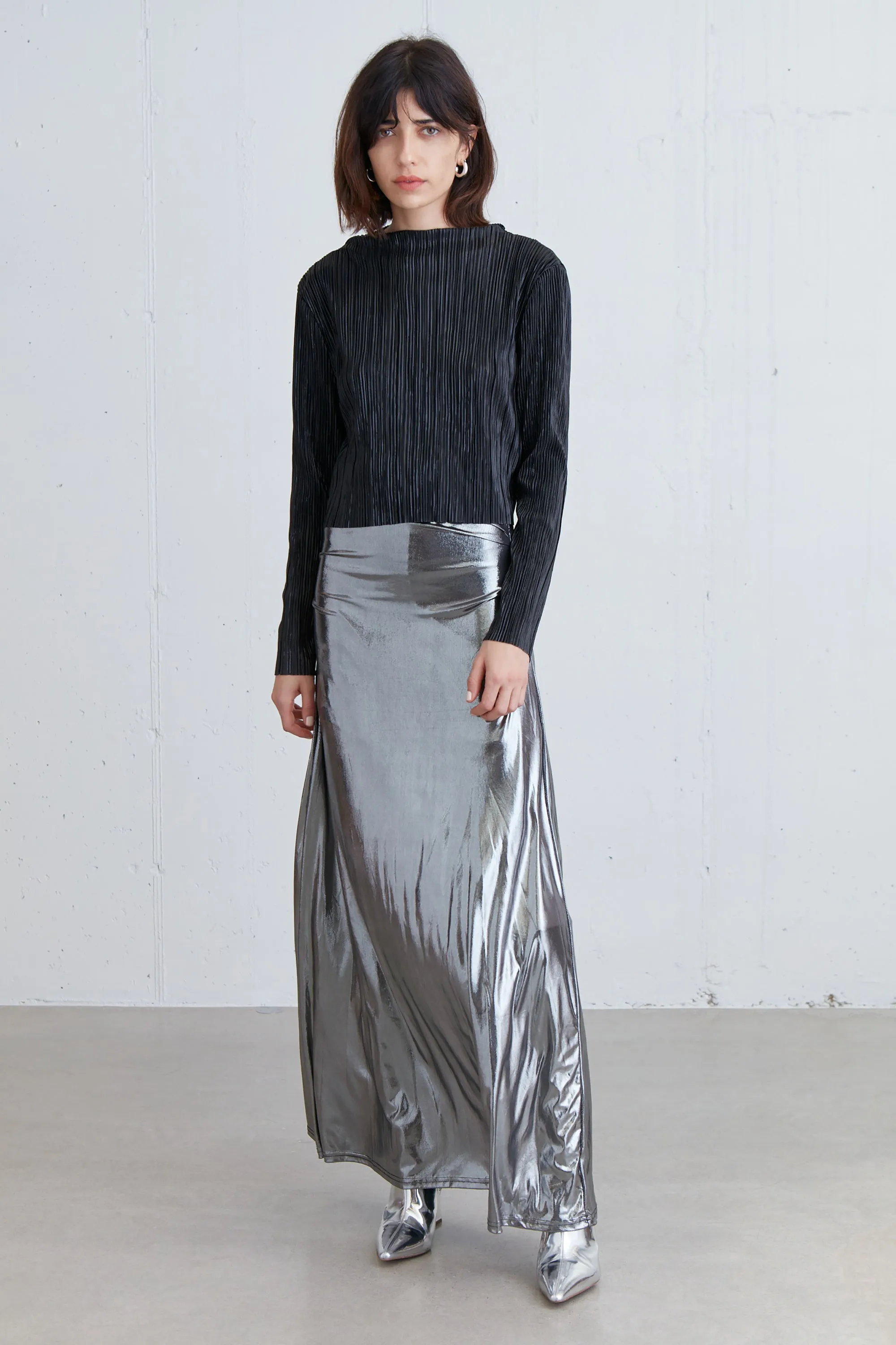 METALLIC PLEATED MOCKNECK TOP